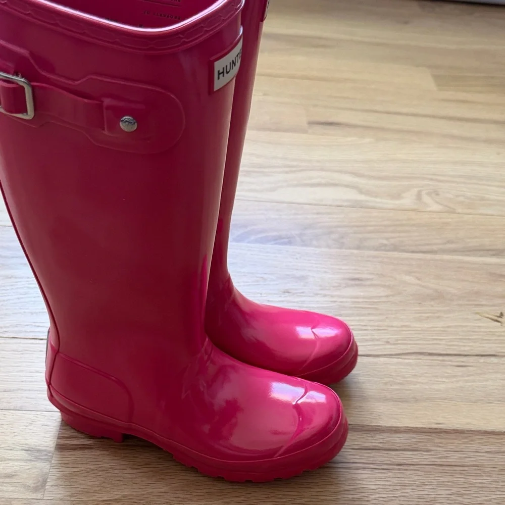 NWOT! Hunter Original Gloss Tall Wellington Rain Boots Bright Pink kids sz 4